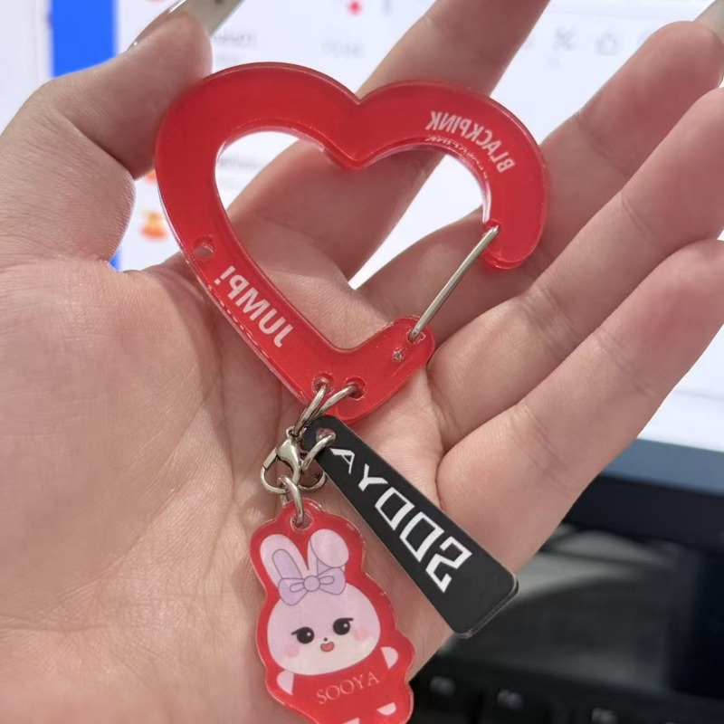 Czarno-różowe, urocze akrylowe – Carabiner Keychain recenzja i cena